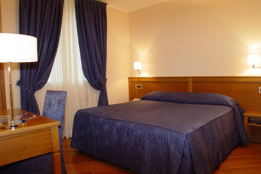 Hotel Iris Génova Quarto foto